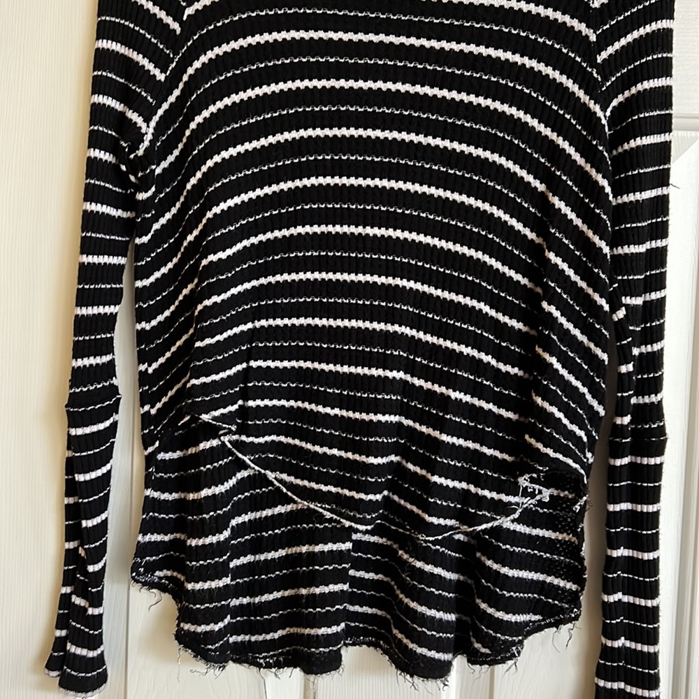 Free People we the free slouchy sweater
 ( PP - 23 inches ) stretchy fabric
